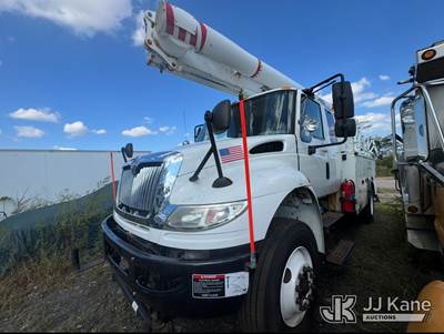 Altec L44E, 49 ft, Over-Center Bucket Truck