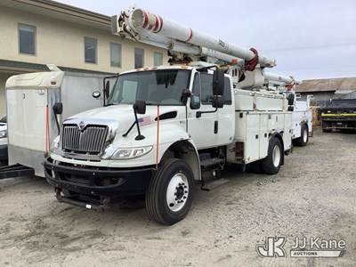 Altec L42P, 47 ft, Over-Center Bucket Truck