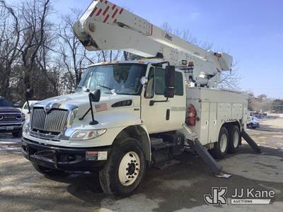 Altec A55E-OC, 60 ft, Over-Center Material Handling Bucket