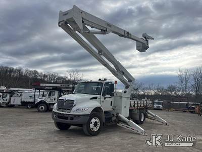 Versalift VST-7500-I, 80 ft, Articulating & Telescopic Material Handling Bucket Truck