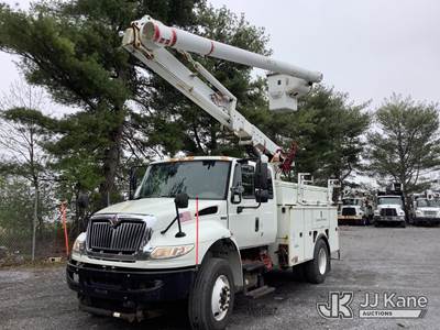 Altec L44E, 49 ft, Over-Center Bucket Truck
