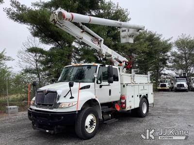 Altec L44E, 49 ft, Over-Center Bucket Truck