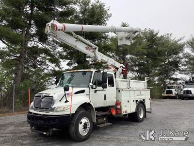 Altec L44E, 49 ft, Over-Center Bucket Truck