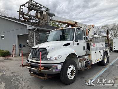 International 4400 Boom / Bucket Truck