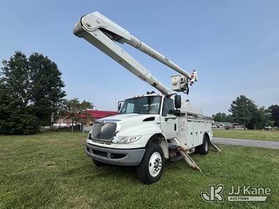 Altec AA755L, 700 Lb 60 ft, Material Handling Bucket Truck