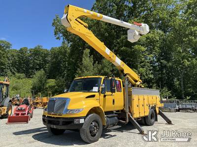 Altec AN55E-OC, 60 ft, Over-Center Material Handling Bucket Truck