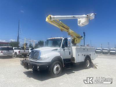 Altec L39M, 44 ft, Articulating & Telescopic Material Handling Bucket Truck