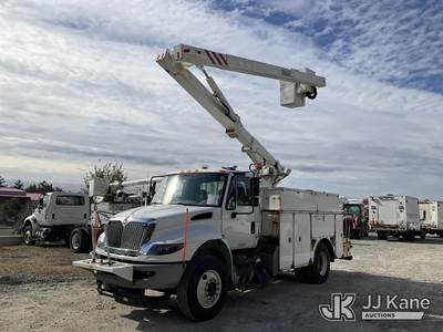 Versalift VO43I-01, 47 ft, Over-Center Bucket Truck