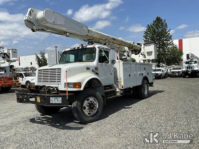 Altec AM855, 60 ft, Over-Center Material Handling Bucket Truck