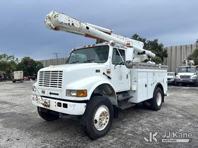 Altec L42A, 47 ft, Over-Center Bucket Truck