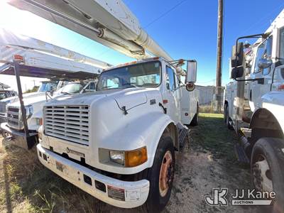 Altec AM855, 60 ft, Over-Center Material Handling Bucket Truck