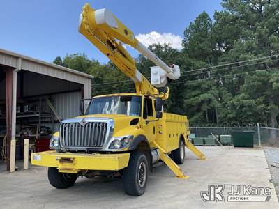 International 7300 Boom / Bucket Truck