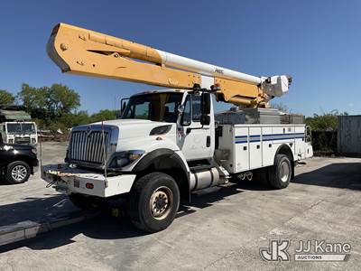 Altec AA55E-MH, 60 ft, Material Handling Bucket Truck
