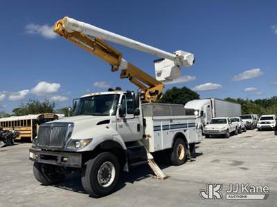 Altec L42-MH, 47 ft, Over-Center Material Handling Bucket