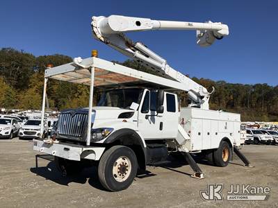 Altec AM55, 60 ft, Over-Center Material Handling Bucket Truck