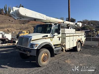 Altec AM855, 60 ft, Over-Center Material Handling Bucket