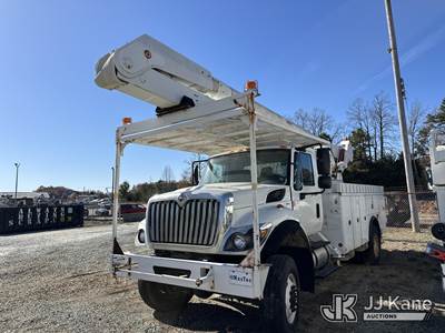 Altec AA755L, 60 ft, Material Handling Bucket Truck