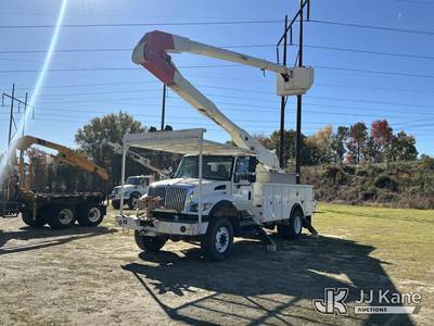 Altec AA755L, 61 ft, Bucket Truck