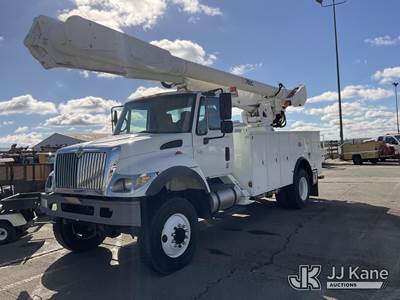 Altec AM855, 60 ft, Articulating Material Handling Bucket Truck