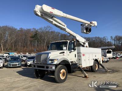 Altec AM855, 60 ft, Material Handling Bucket Truck