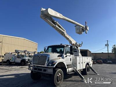 Altec AM55, 60 ft, Over-Center Material Handling Bucket Truck