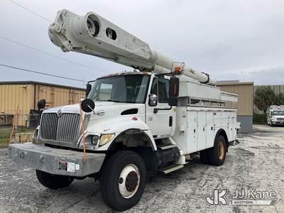 Altec AM855, 60 ft, Over-Center Material Handling Bucket Truck
