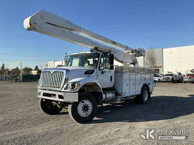 Altec AA755-MH, 60 ft, Material Handling Bucket Truck