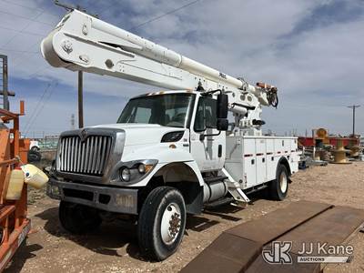 Altec AA55-MH, 61 ft, Material Handling Bucket Truck