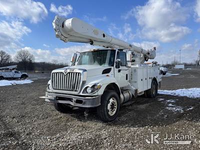Altec AM55, 60 ft, Over-Center Material Handling Bucket Truck