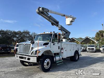 Altec L42A, 47 ft, Over-Center Bucket