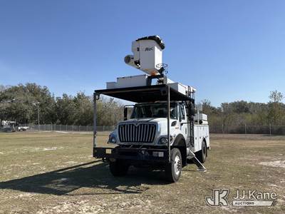 Altec LR758, 63 ft, Over-Center Bucket Truck
