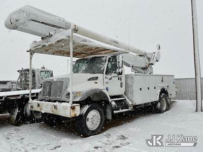 Altec AA755L-MH, 60 ft, Material Handling Bucket Truck