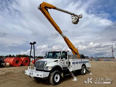 Altec AA755, 60 ft, Material Handling Bucket Truck