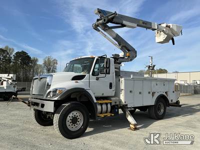 Altec TA41-MH, 45 ft, Articulating & Telescopic Material Handling Bucket Truck