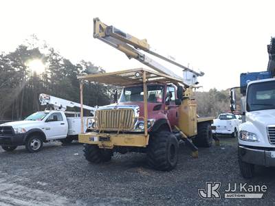 HiRanger XT60, 65 ft, Over-Center Bucket Truck