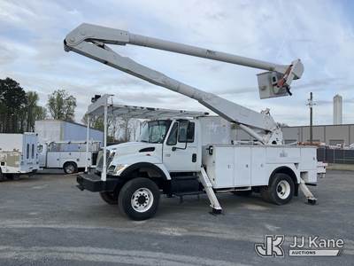 Altec AA755-MH, 60 ft, Material Handling Bucket Truck