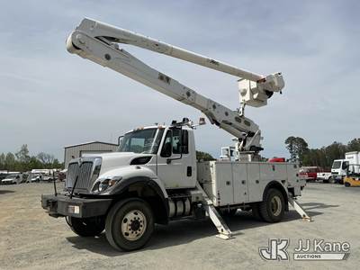 Altec AA55, 60 ft, Material Handling Bucket Truck