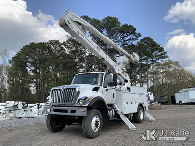 Altec AA55-MH, 61 ft, Material Handling Bucket Truck