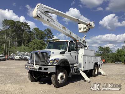 Altec AA55-MH, 60 ft, Material Handling Bucket Truck