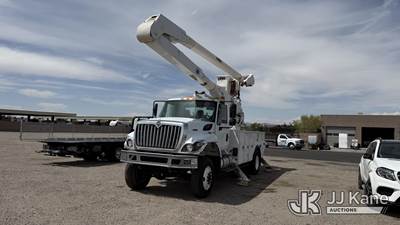 Altec AA755, 60 ft, Material Handling Bucket Truck