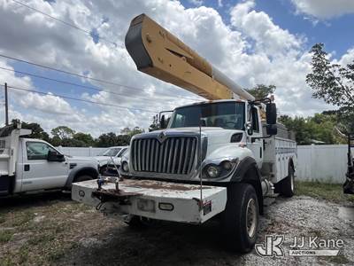 Altec AA55E, 60 ft, Material Handling Bucket Truck