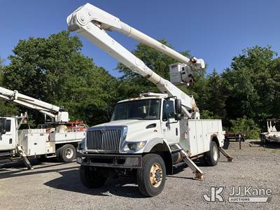 Altec AA755, 60 ft, Material Handling Bucket Truck