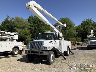 Altec AA755L, 60 ft, Material Handling Bucket Truck