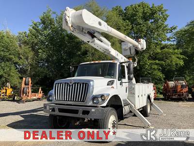 Altec AM55, 60 ft, Over-Center Material Handling Bucket Truck