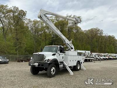 Altec AA55, 61 ft, Material Handling Bucket Truck