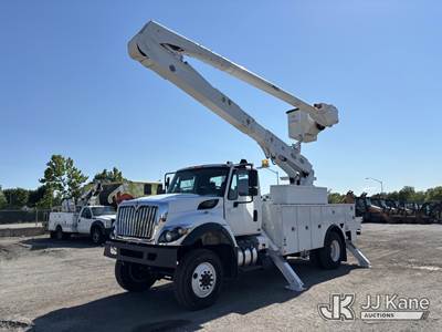 Altec AA55-MH, 60 ft, Material Handling Bucket Truck