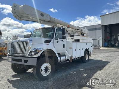 Altec AM55, 60 ft, Over-Center Material Handling Bucket Truck