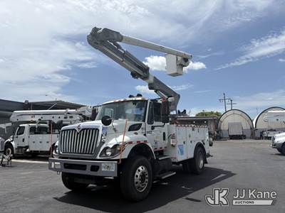 Altec L42A, 47 ft, Over-Center Bucket Truck