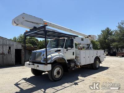 Altec AA755MH, 60 ft, Material Handling Bucket