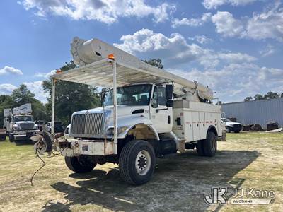 Altec AM55, 60 ft, Over-Center Material Handling Bucket Truck